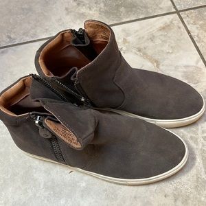 Kenneth Cole High Top Cushioned Zipper Sneakers size 8, Suede Grey